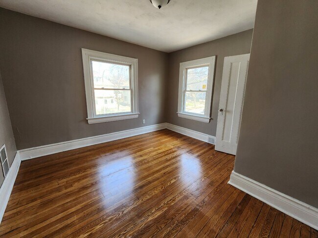 Building Photo - Four Bedroom Single Family Home!