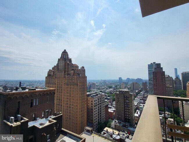 Building Photo - 1420 Locust St