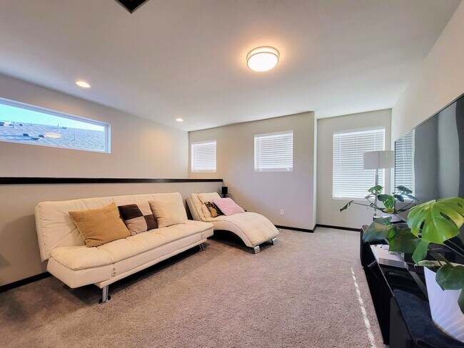 Building Photo - Available in May - 3bed home at The Reserve – Close to ferries, shopping and dining!