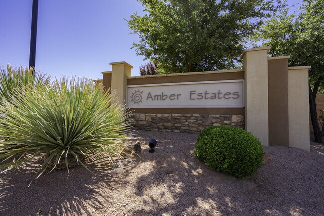 Building Photo - 4 Bedroom in Amber Estates - New LVP Floor...