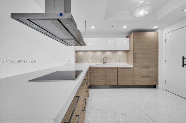 Building Photo - 17111 Biscayne Blvd