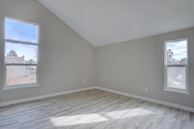 Building Photo - Stunning Top-Floor End Unit with Vaulted Ceilings and Modern Finishes