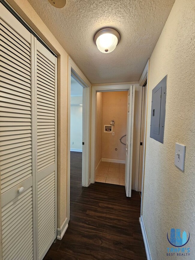 Building Photo - EVERGREEN#119