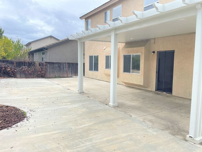 Building Photo - Spacious Murrieta Home For Rent!