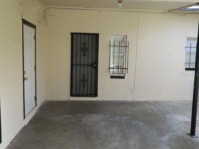 Building Photo - 944 Kensington Dr