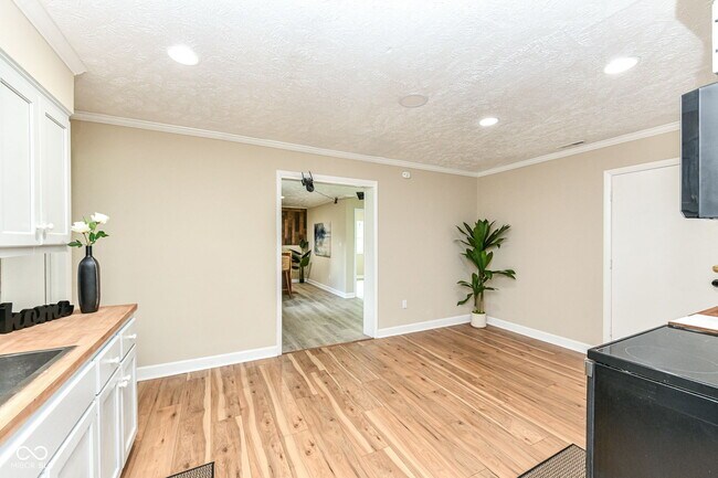 Building Photo - 651 Fabyan Rd