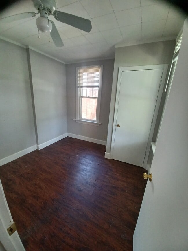 Building Photo - 2417 Penfield Ave