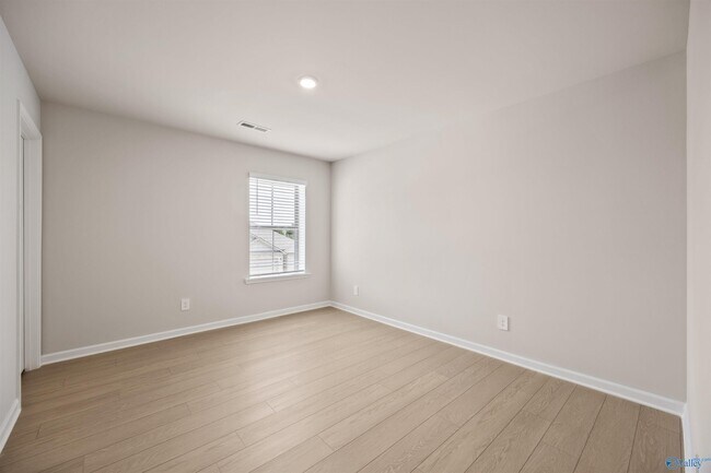 Building Photo - 4608 Hampton Glen Circle SE