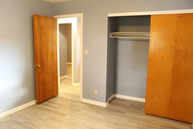 Building Photo - 1703 Shady Lane Rd