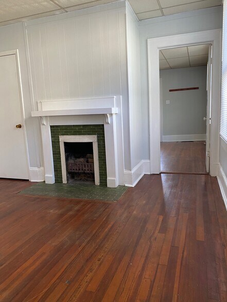 Building Photo - 220 W End Blvd