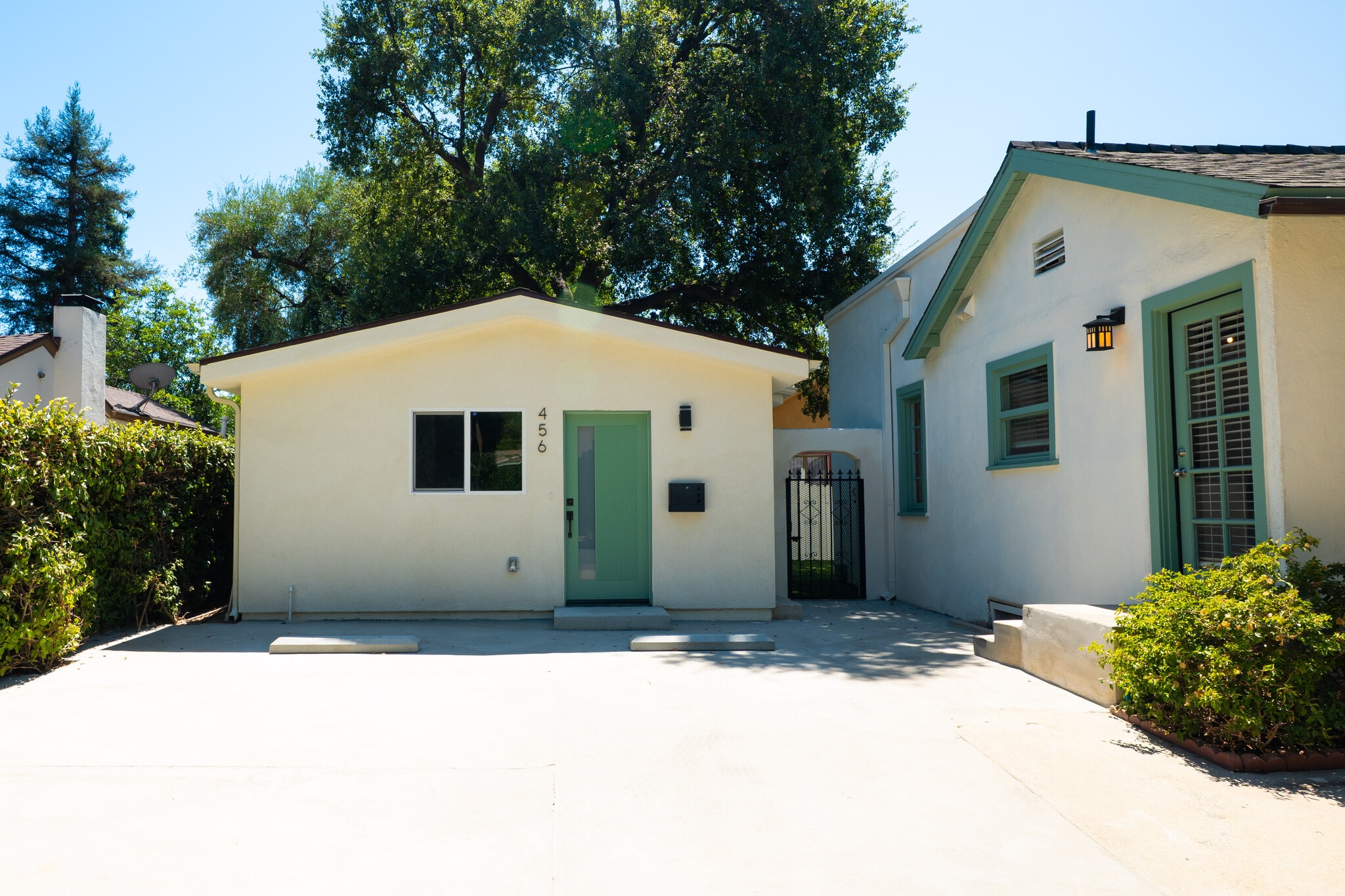 Building Photo - 1726 N Los Robles Ave