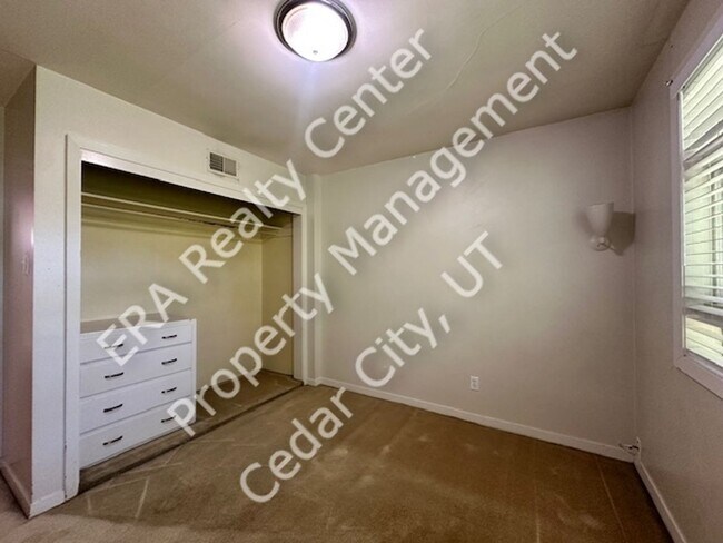 Building Photo - Move in Discount! Charming Ranch Style Single Family Home