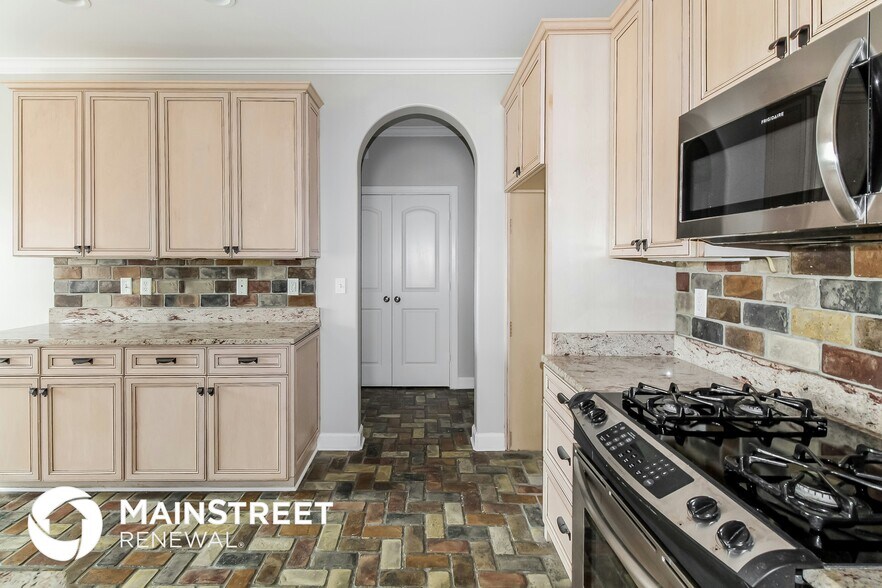 Building Photo - 6330 Cheyenne Dr