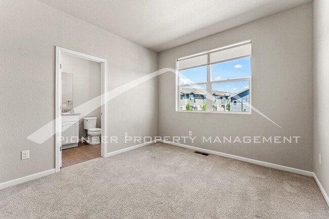 Building Photo - 1152 Oak St