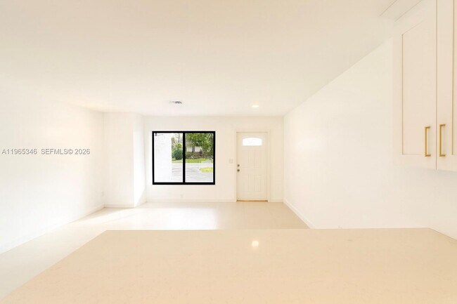 Building Photo - 4671 SW 43rd Terrace