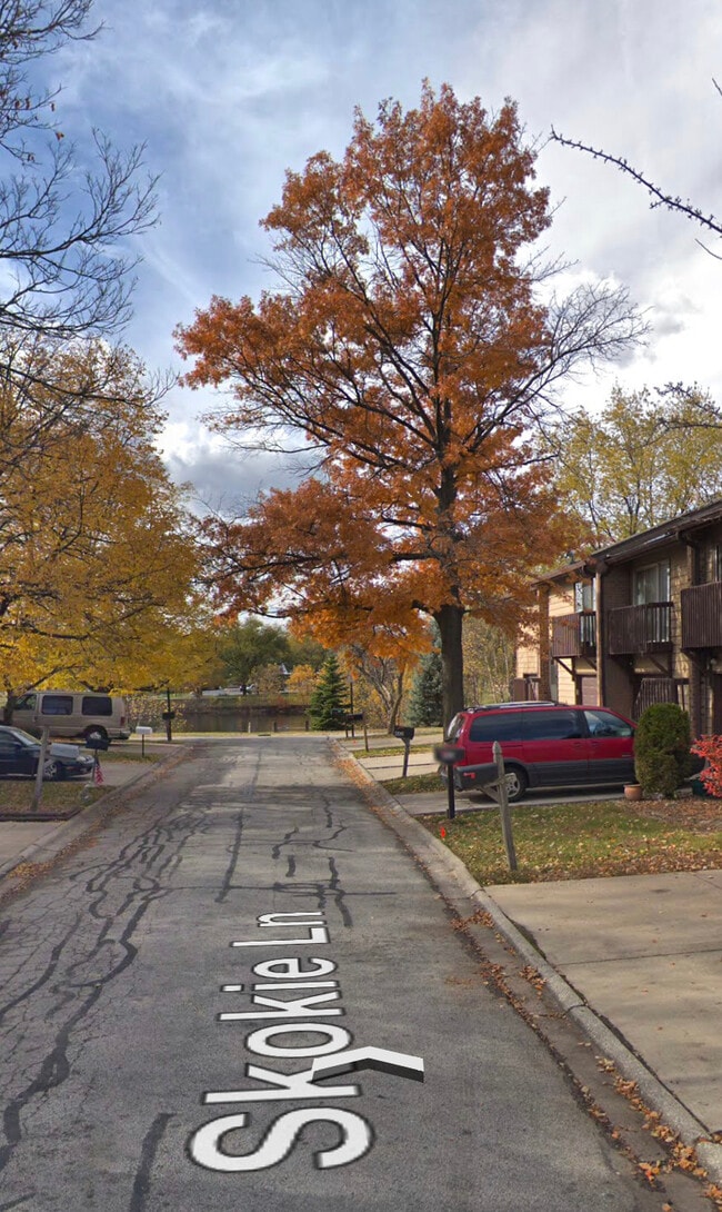 Primary Photo - 458 Skokie Ln