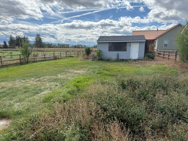 Building Photo - 3 bed 2.5 bath Victor home with pasture.