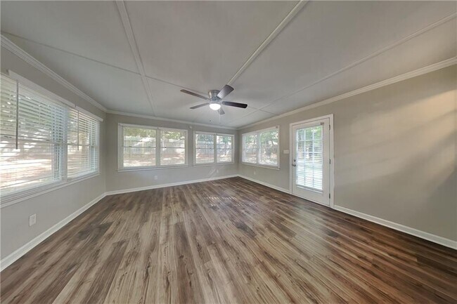Building Photo - 1028 Pine Cove Dr SW