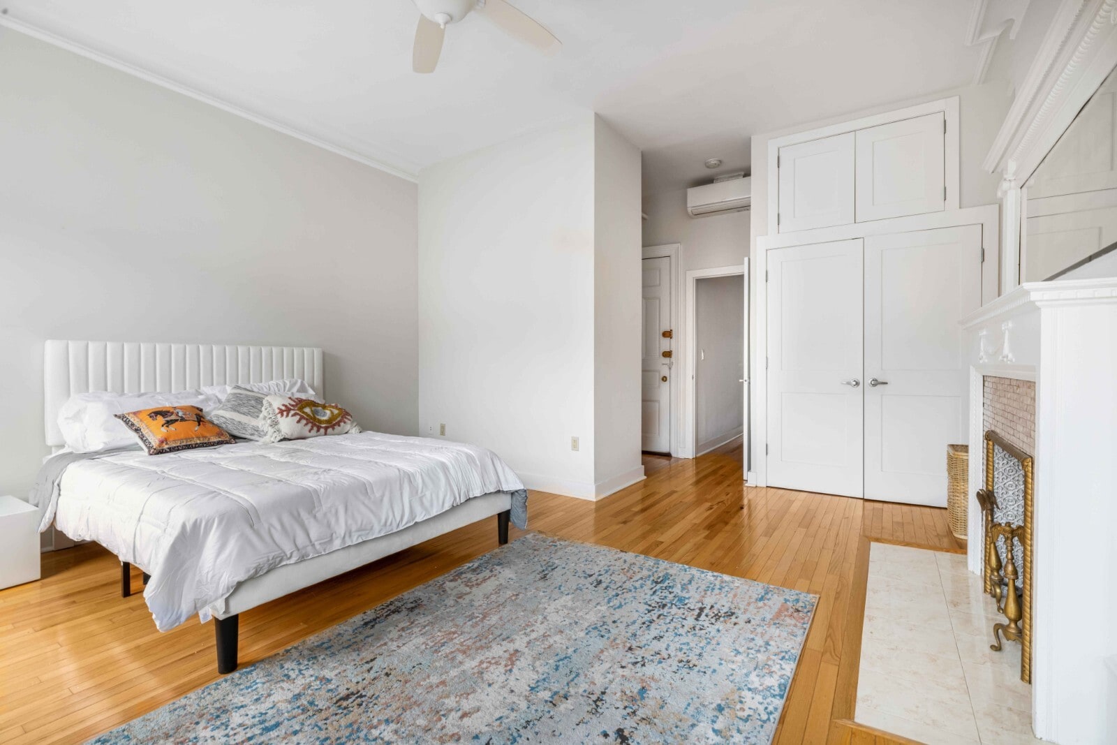 Building Photo - 130 W 81st St