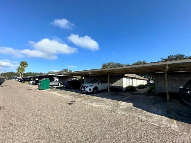 Building Photo - 17 Mynah Ave