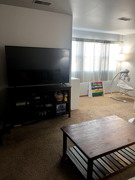 Building Photo - 903 E Ardyce Ln