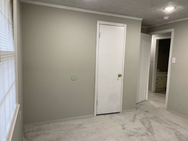 Building Photo - 3 BED, 1 BATH BRICK HOME LOCATED IN TROY