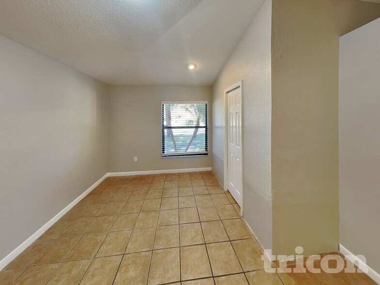 Building Photo - 835 Stonybrook Cir