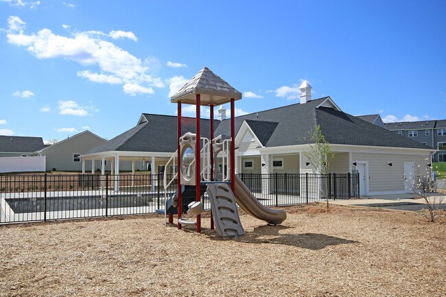 Building Photo - One Level Living With Amenities!