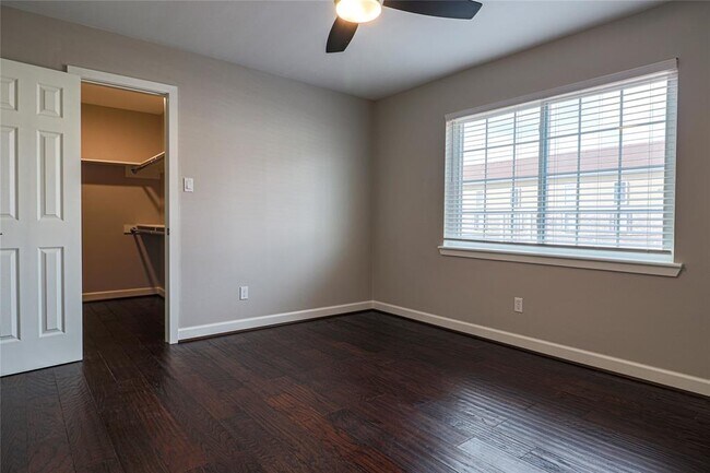 Building Photo - 2744 Briarhurst Dr