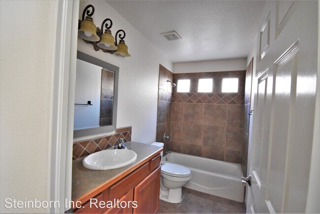 Building Photo - 3 br, 2 bath House - 2552 Los Misioneros