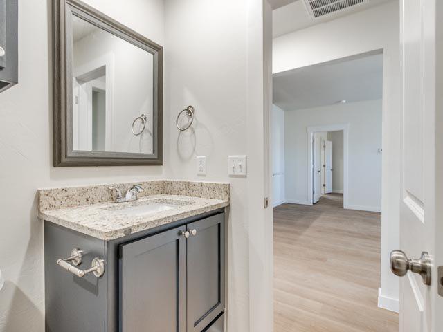 Building Photo - 1702 Highland Loop