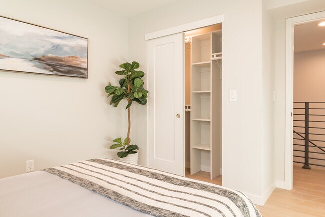Building Photo - Two Bedroom Town Home-style Like Near NoHo...