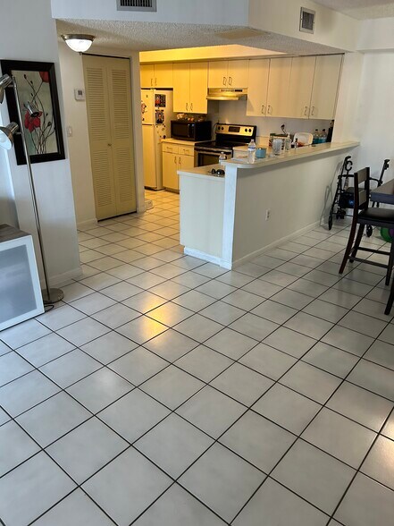 Building Photo - 8600 SW 212th St