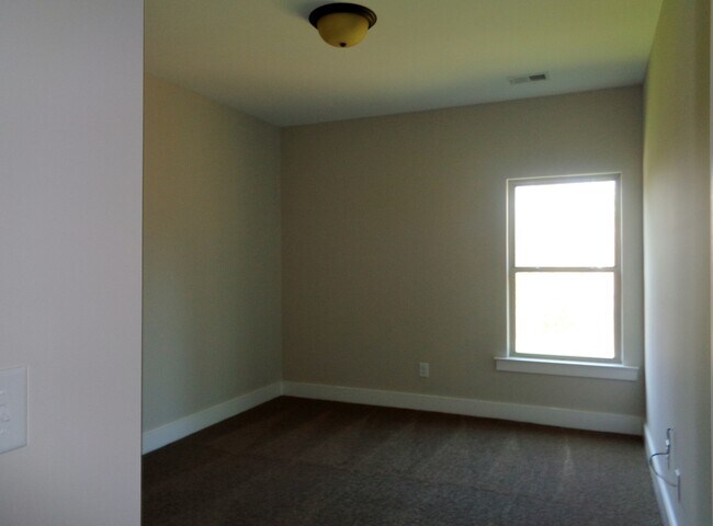 Building Photo - Beautiful Home for Rent in Tuscaloosa... Available to View with 48-hour Notice!!!