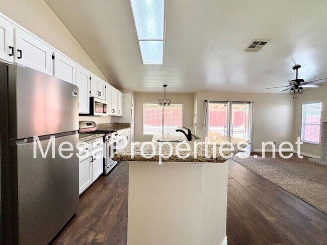 Building Photo - 16481 Silica Dr