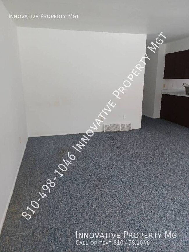 Building Photo - 6009 Holiday Gardens Dr