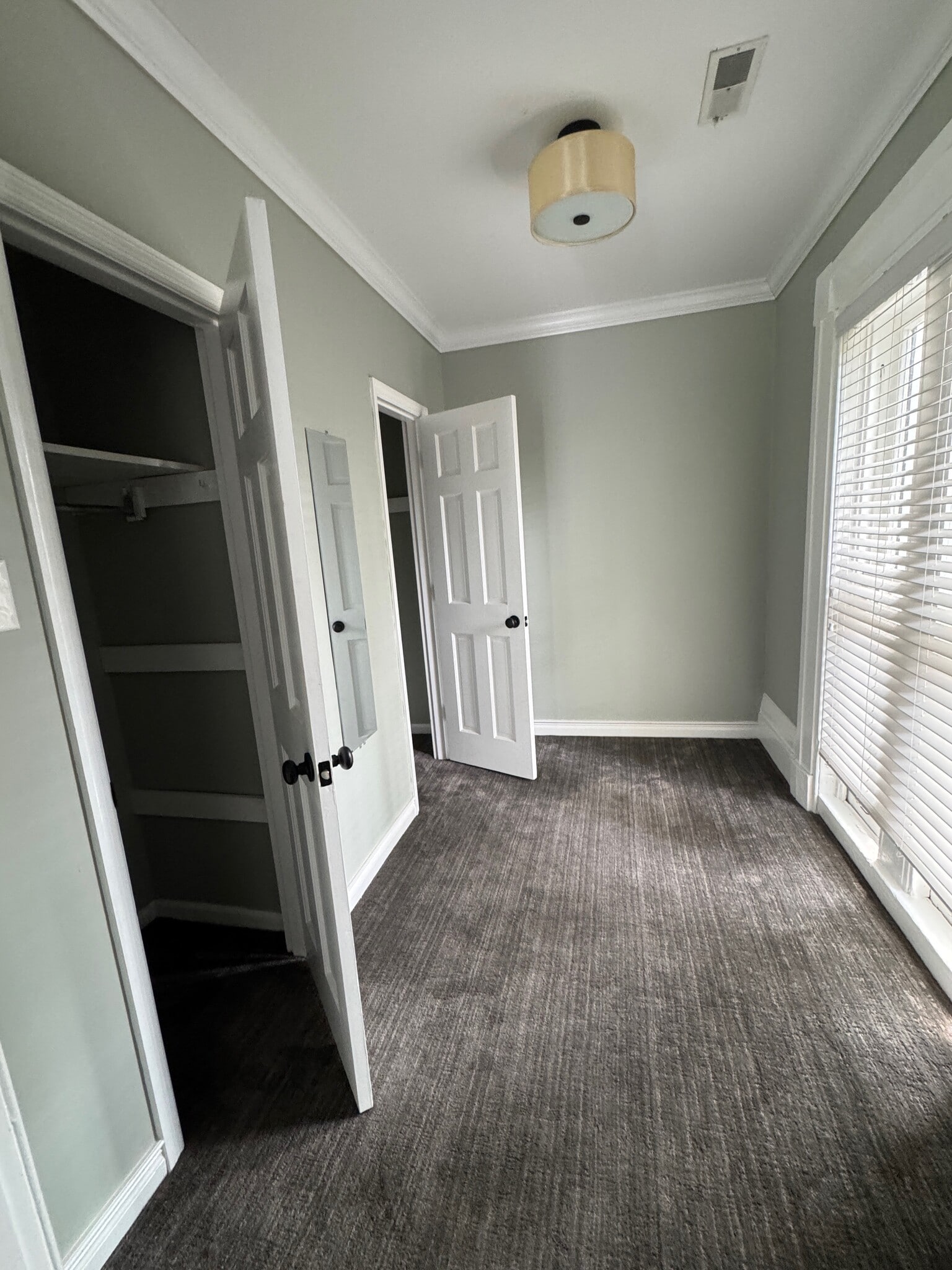 Dressing room with 2 closets - 125 Forest Ave