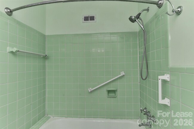 Building Photo - 420 Seneca Pl