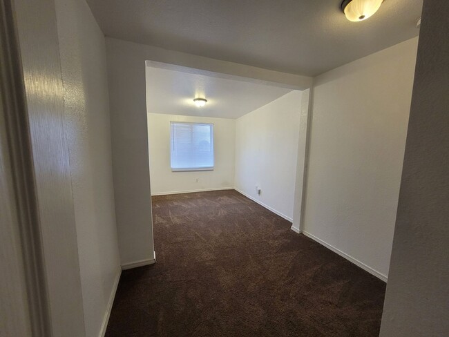 Building Photo - Ready to View!!