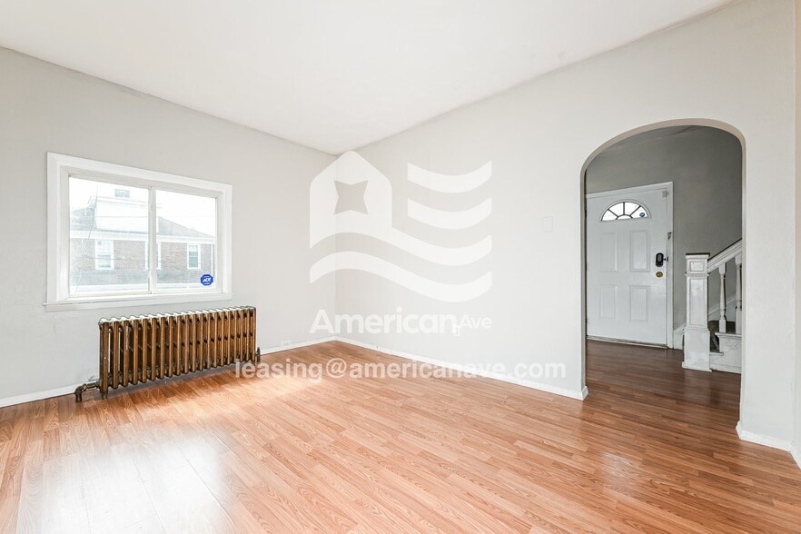 Building Photo - 1605 Mobile Ave