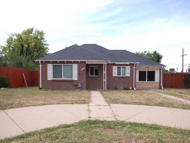 Primary Photo - 2365 Quebec St
