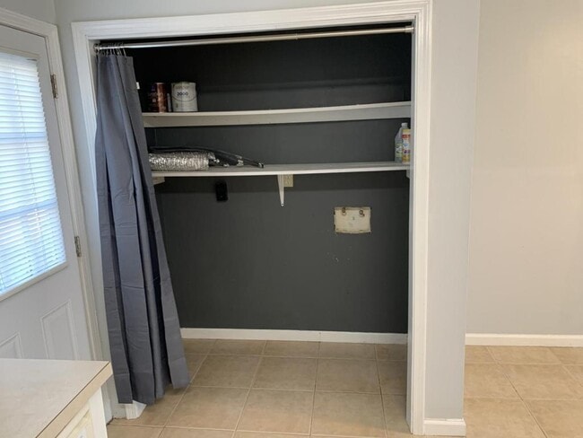 Building Photo - 2774 Bay St