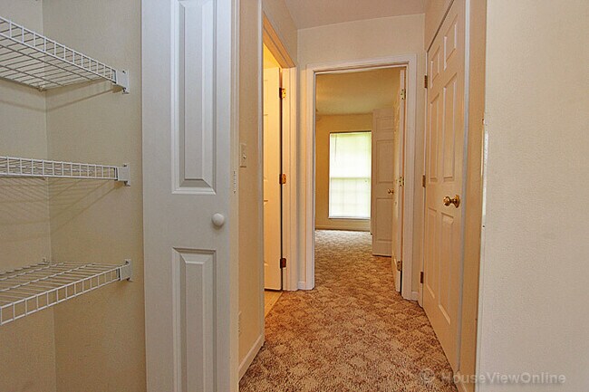 Building Photo - 2831 Hemlock Ct