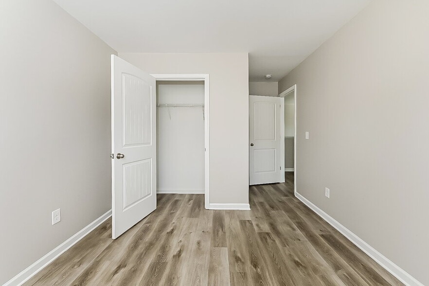 Building Photo - 2901 S Hills