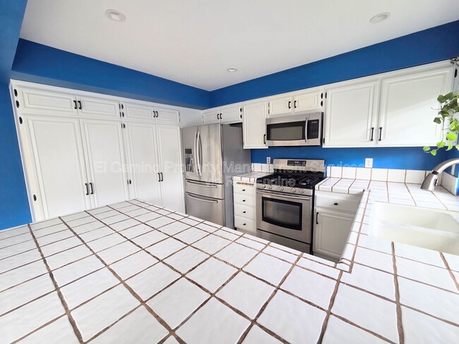 Building Photo - 8901 Serapis Ave