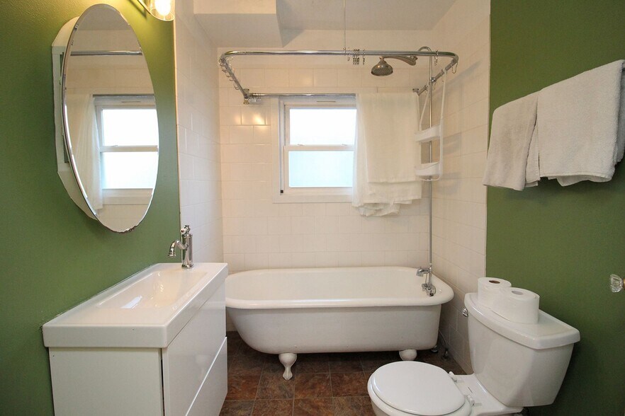 Building Photo - 1005 NE 58th Ave