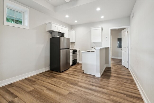 Building Photo - 1 Bedroom 1 Bathroom FALL 2025!