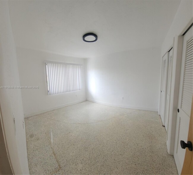 Building Photo - 1960 SW 27th Ave