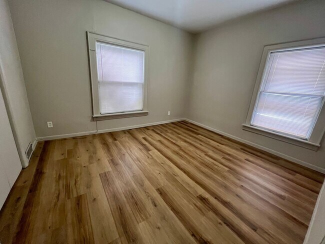 Building Photo - $870 - 2 bed 1 bath beautiful apartment