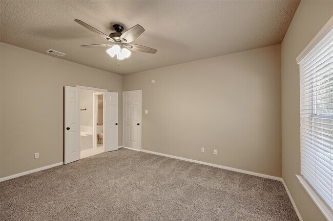 Building Photo - 1815 Tickner St